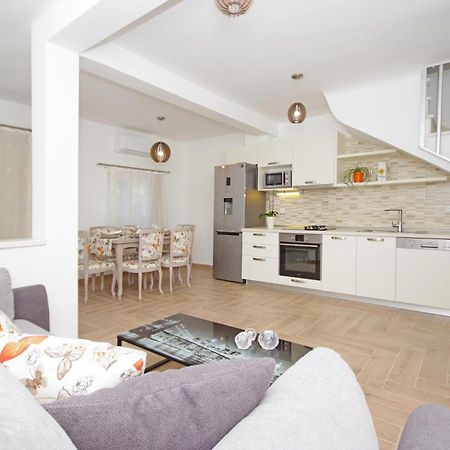 Awesome Home In Drvenik With Wifi Экстерьер фото