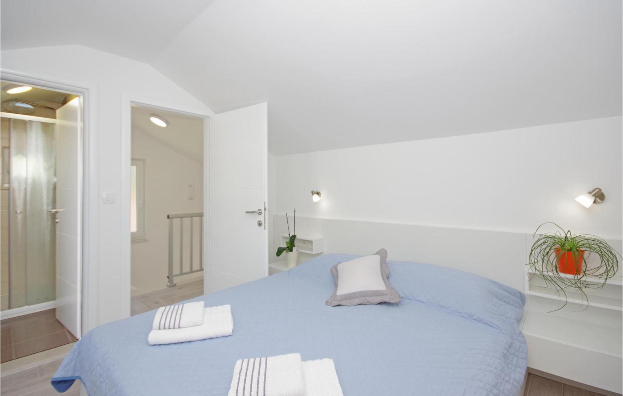 Awesome Home In Drvenik With Wifi Экстерьер фото