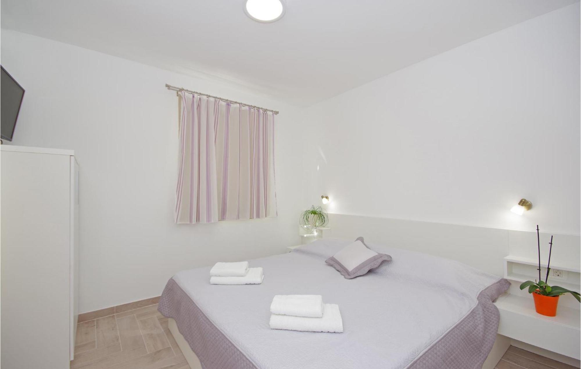 Awesome Home In Drvenik With Wifi Экстерьер фото