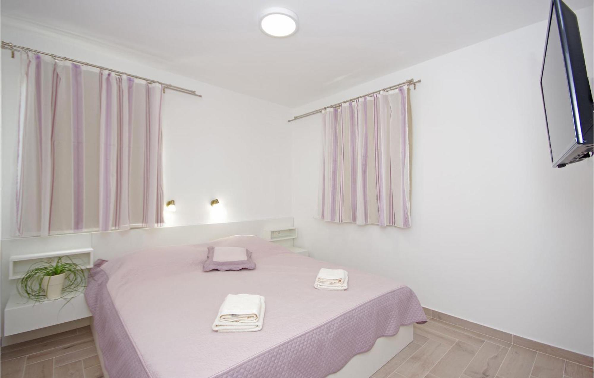 Awesome Home In Drvenik With Wifi Экстерьер фото